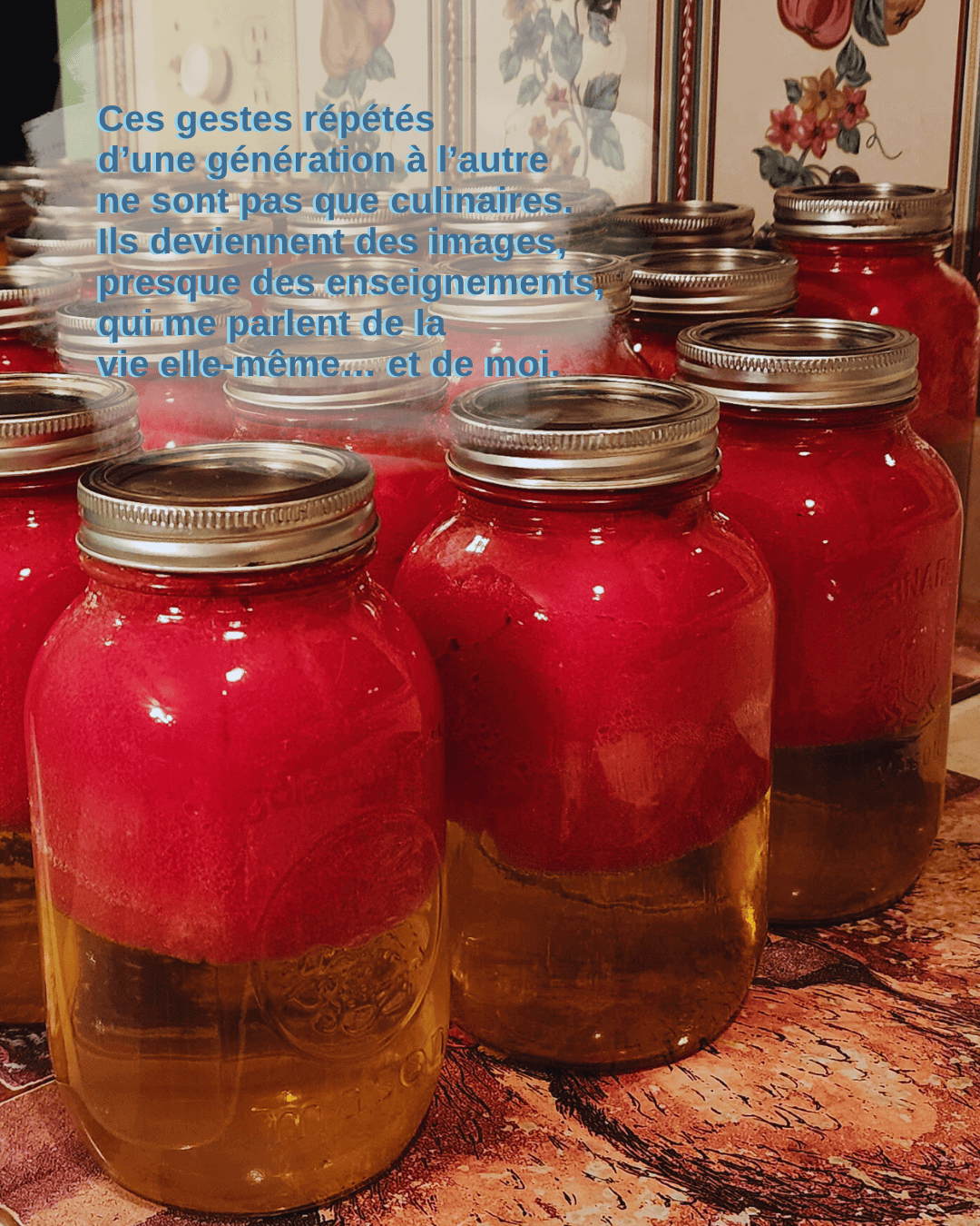 Quand le jus de tomates maison - la pulpe et l'eau - révèle la perfection de l’imparfait