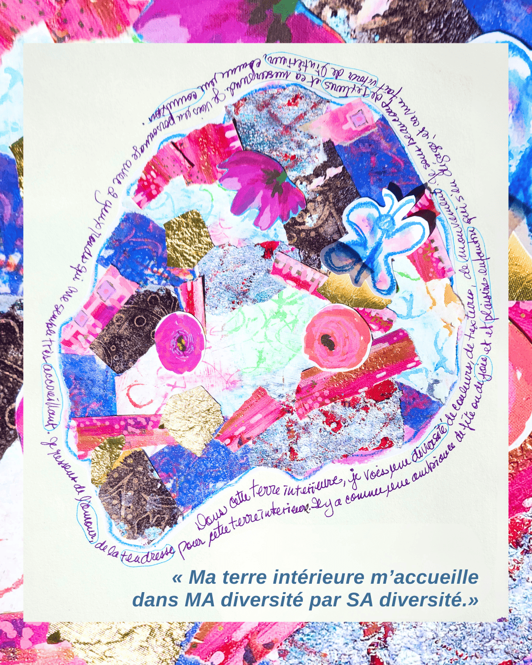 Page de journal sur fond blanc montrant une terre intérieure au contour irrégulier, remplie de petits papiers colorés et texturés, avec trois fleurs, un papillon fait à la main, quelques touches dorées et de l’écriture manuscrite autour.